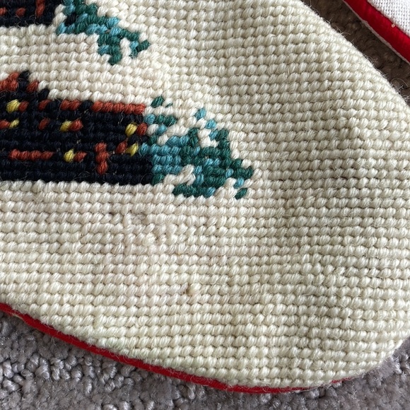 Pair of VINTAGE NEEDLEPOINT Christmas stockings - Picture 4 of 12